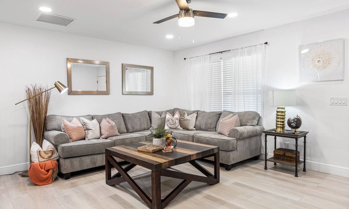 East Naples House | Stylish 2 bedroom Close to beaches, parks and downtown Naples