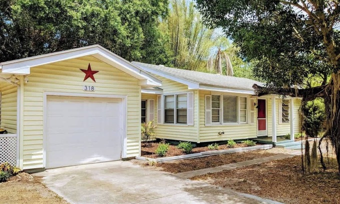 Downtown House | Stylish 2-Bedroom Home in Sarasota