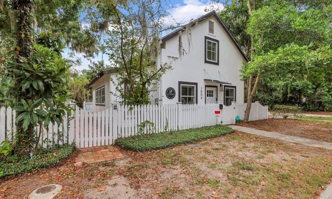 Historic District Cottage | Stylish 2-bedroom house in Beaufort. Walk to downtown. Fire pit, bikes, grill