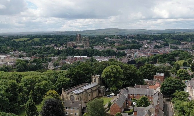 Durham House | Stylish 2-Bedroom, Sleeps 5, 10min walk to Durham City Center, Laundry & Parking