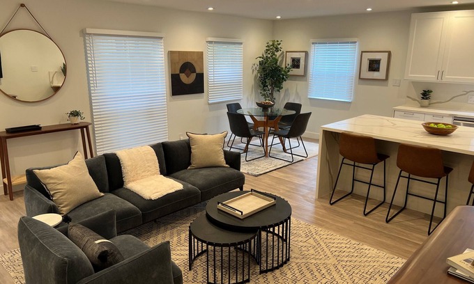 Mid-City House | Stylish 2 Bedroom Home in Santa Monica