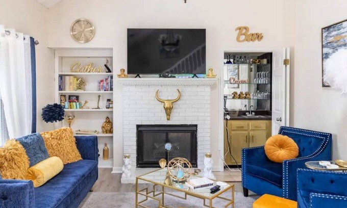 Ellendale House | Stylish 2BR/2BA Loft - Work, Rest & Explore!