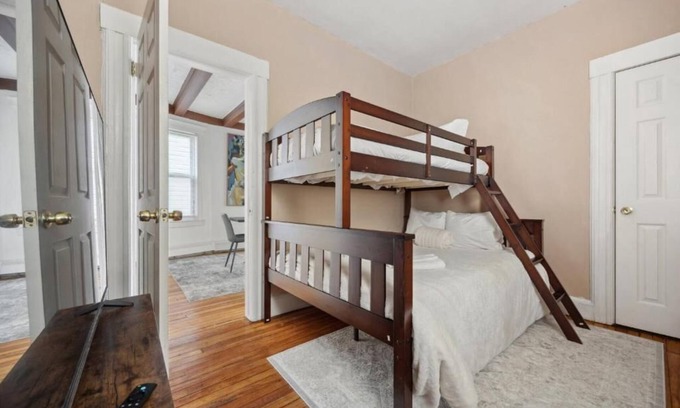 Jersey City Apartment | Stylish 2BR Apartment Near NYC