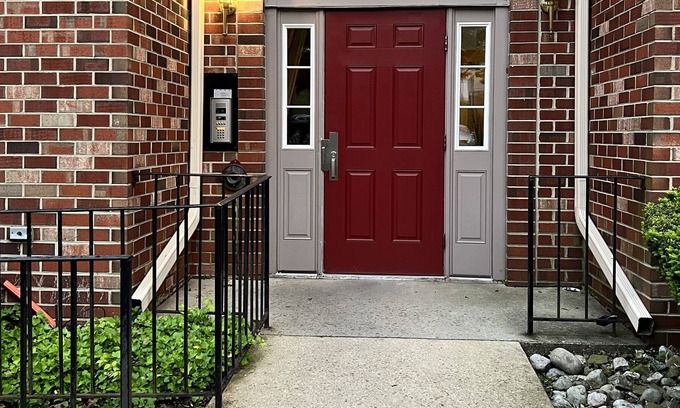Lake Arbor Condo | Stylish 2BR condo near University of Maryland Capital Region Medical Center