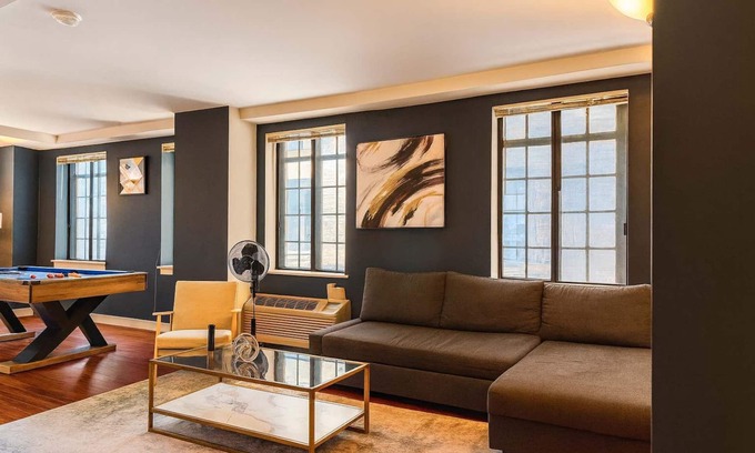 Center City Apartment | Stylish 2BR | Downtown Hub | 4Beds | Near JFKPlaza