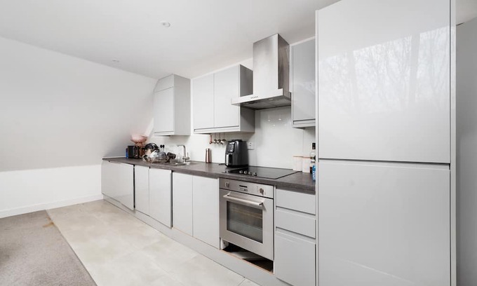 Ickenham Apartment | Stylish 2BR flat in Ickenham