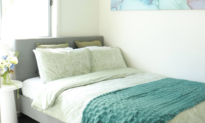 Findon Apartment | Stylish 2BR Holiday Apartment in Findonn8min to the AirPort, 1min walk to shops.
