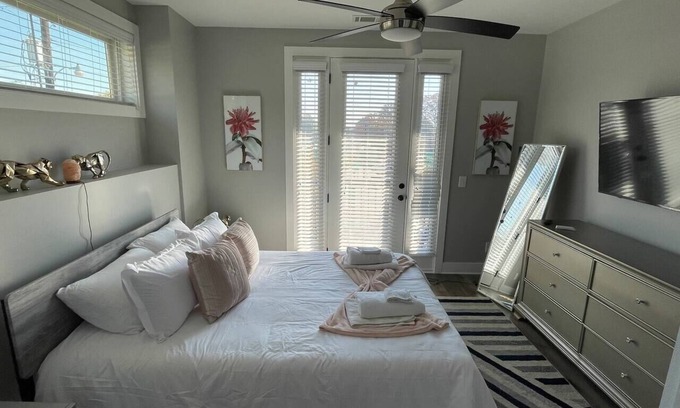 Dunean Apartment | Stylish 2BR Retreat w/Balcony in Secure Complex