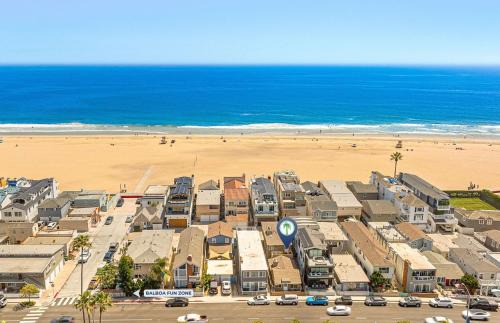 Balboa Peninsula House | Stylish 2Br Upstairs Cottage W Ac One House From Beach By Beachview Rentals