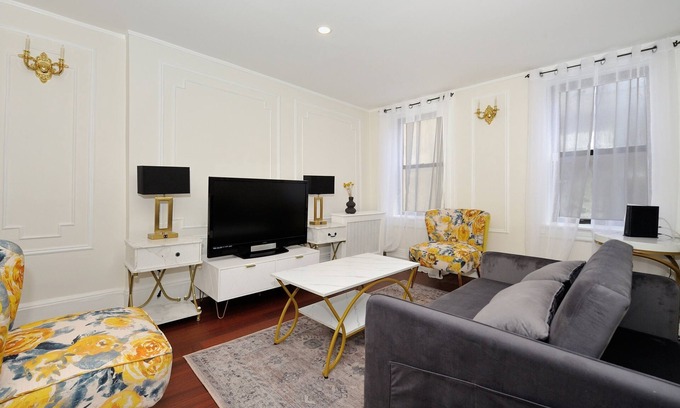 Chinatown Apartment | Stylish 2BRApt in Little Italy –Near SoHo&Downtown