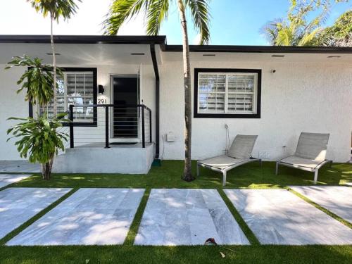 Buena Vista Apartment | Stylish 3/2 centrally located!