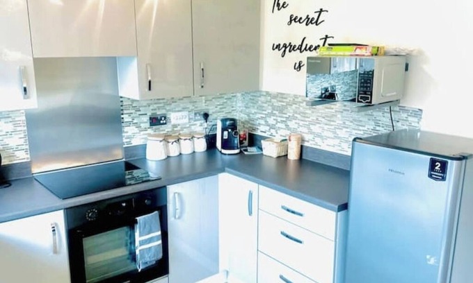 Everton House | Stylish 3 bed, 2 bath property next to LFC stadium