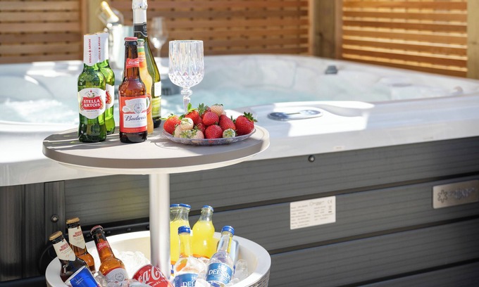 Perth House | Stylish 3-Bed Retreat with Hot Tub & Garden | Near Perth City Centre