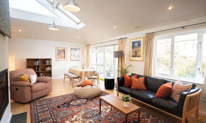 Cambridge House | Stylish 3-Bedroom Detached Home in Cambridge