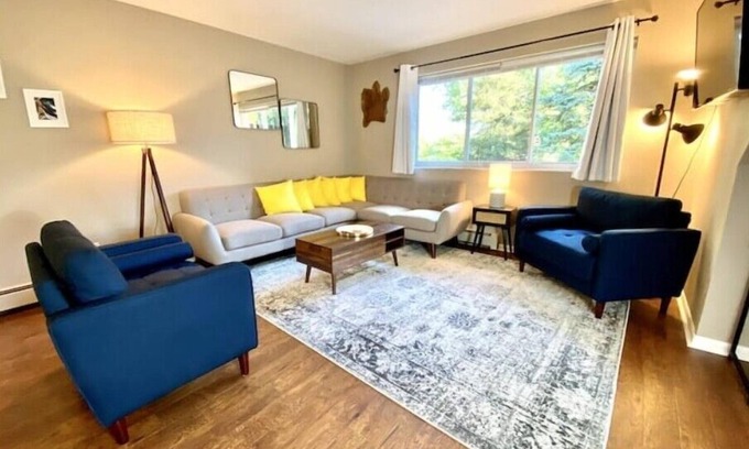 Ann Arbor House | Stylish 3-Bedroom 1 Mile from Downtown & Michigan Stadium w/Free Parking