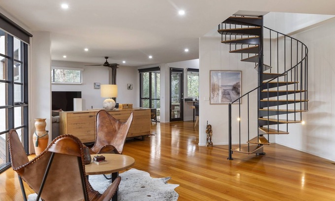 Drysdale House | Stylish 3-Bedroom and Outdoor Grill and Pizza Oven