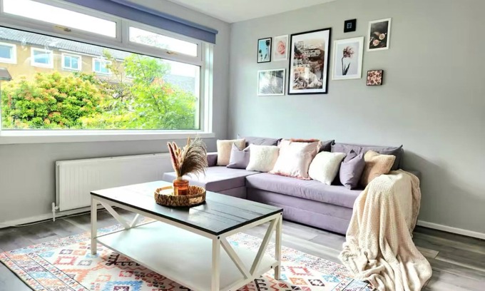 Newton Mearns House | Stylish 3 Bedroom House in Glasgow