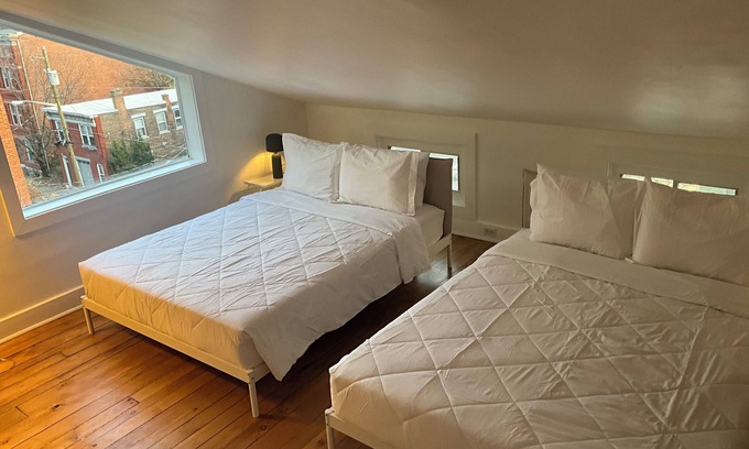 Clifton Heights House | Stylish 3-bedroom house: Amazing view, charming back porch & off street parking