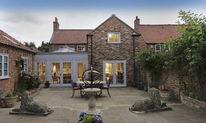 Sutton on the Forest House | Stylish 3 bedroom holiday home near York