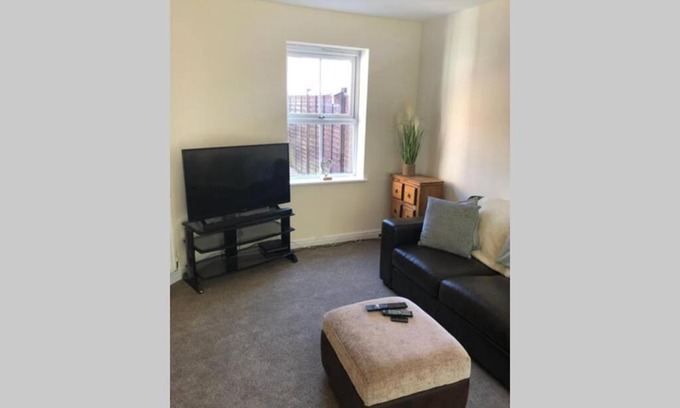 Ashby-de-la-Zouch Villa | Stylish 3-Bedroom Home with Parking