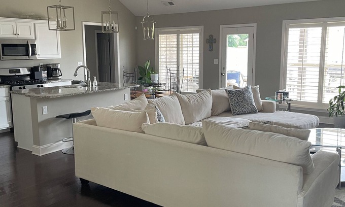 Horn Lake House | Stylish 3 bedroom ranch just south of Memphis
