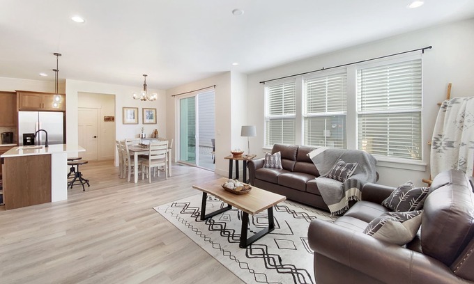 Bozeman House | Stylish 3 BR home close to Bozeman