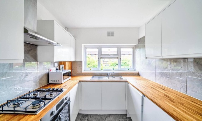 Stanwell Apartment | Stylish 3-bed Flat with Patio Near Heathrow
