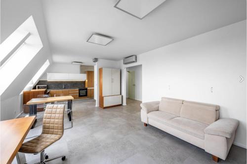 Prague 3 Apartment | Stylish 3-Room Flat City Views