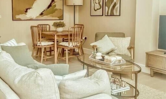 Winchester House | Stylish 3BD Townhouse in Central Winchester