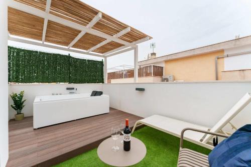 El Molinillo House | Stylish 3BD with Rooftop Jacuzzi - Las Artes