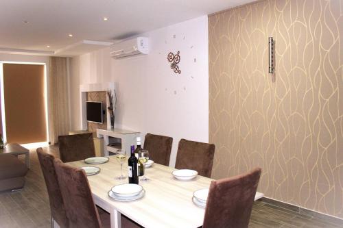 Gzira Apartment | Stylish 3bedroom Apartment Gzira By Homely