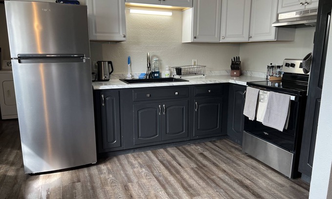Airport Township House | Stylish 3br 2 bath close to downtown, the airport, and freeways.