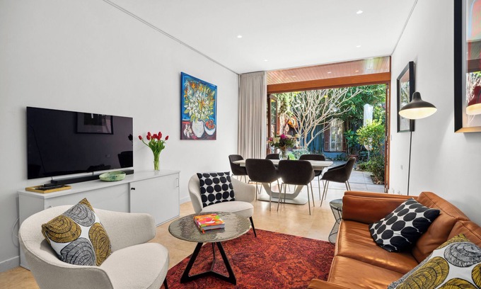 Balmain House | Stylish 3BR, 2BA King Beds Balmain Terrace Near Parks, Ferries & Darling Street