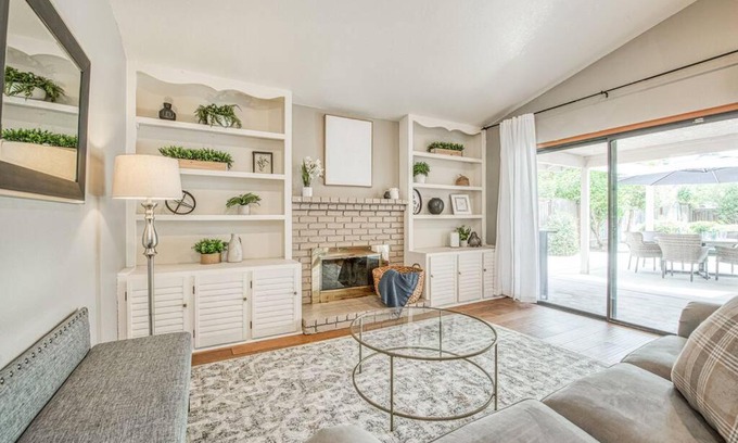 Raisin House | Stylish 3BR/2BA Retreat w/Pool! Dream Getaway