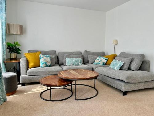 Canton House | Stylish 3BR Cardiff Home Balcony, Garden, Free Parking and EV Charging