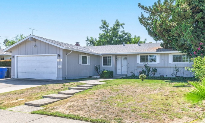 Florin House | Stylish 3BR Haven with Pool/PingPong