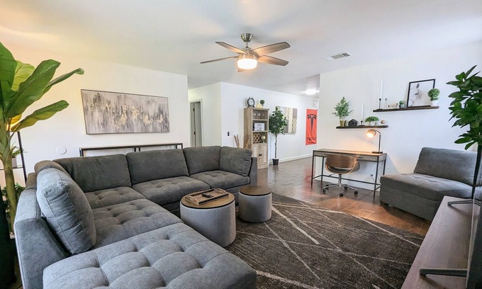Austin House | Stylish 3BR House w/ 4 Beds, 2 Baths near Tesla HQ