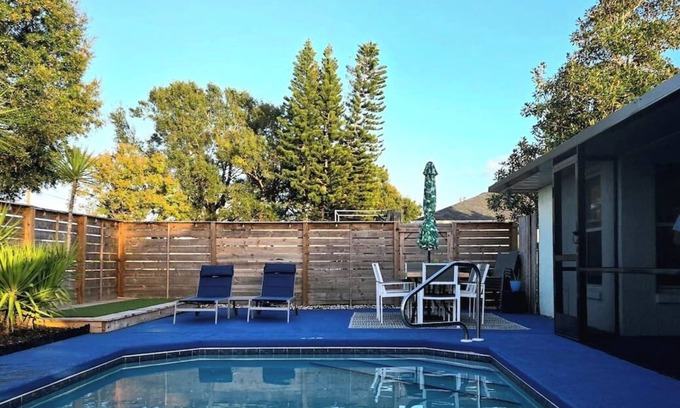 Auburndale House | Stylish 3BR Retreat with Pool Near Attractions - Pet Friendly
