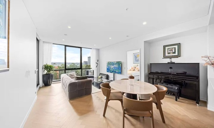 Marsfield Apartment | Stylish 3BR w/City Views & 5mins to Macquarie Uni