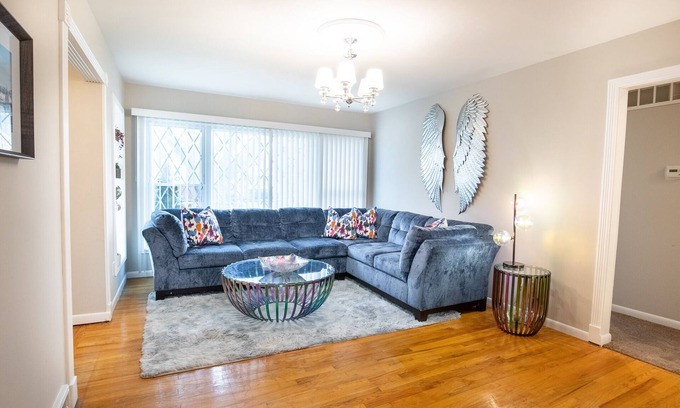 Madison Heights House | Stylish 4 Bdrm with Entertainment Room and Bar by Royal Oak