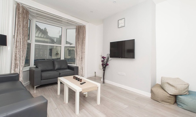 Sunderland Apartment | Stylish 4 bed apartment close to Hospital