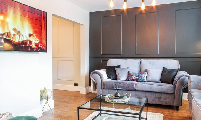 Warwick House | Stylish 4 Bed - Central Location