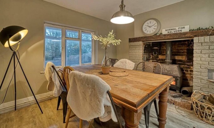 Little Malvern House | Stylish 4 bed house in Malvern.