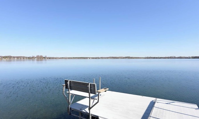 Richwood Cabin | Stylish 4-bedroom cabin with AC, WiFi & boat rental available!
