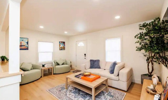 Mehlville House | Stylish 4 Bedroom Family Home Long stays welcome
