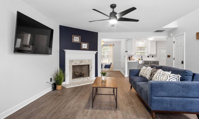 Decatur House | Stylish 4 Bedroom Home | 12 mins from Downtown Atl
