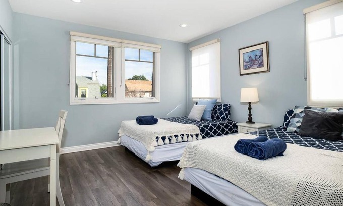 Mid City House | Stylish 4 BR house near Korea Town (Central LA)