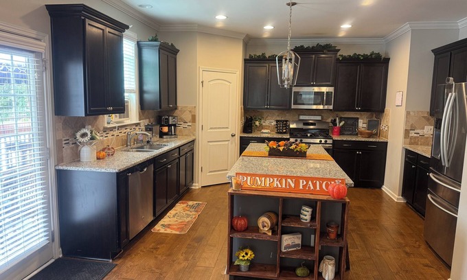 Southeast Raleigh House | Stylish 4 BR Oasis With Pool Close To Downtown Fun