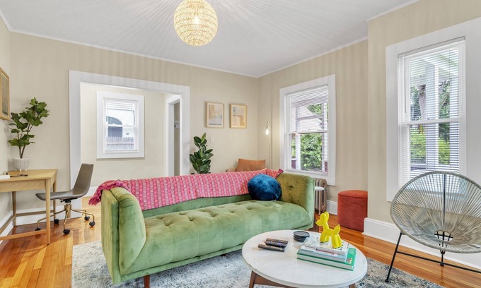 Springfield House | Stylish 4BR 2 Bathroom Home in Forest Park