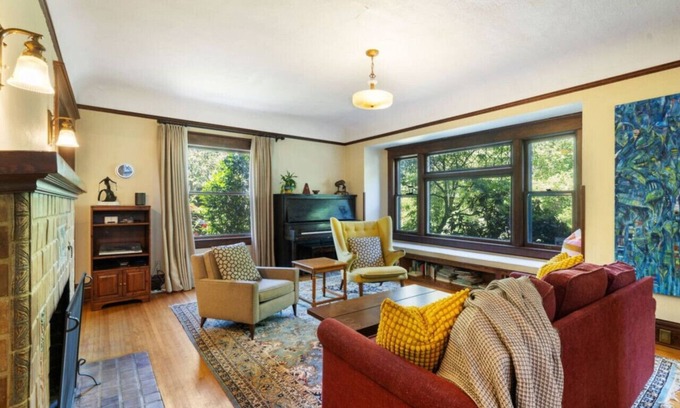 Belmont Apartment | Stylish 4BR Belmont Haven w/Saltwater hot tub!